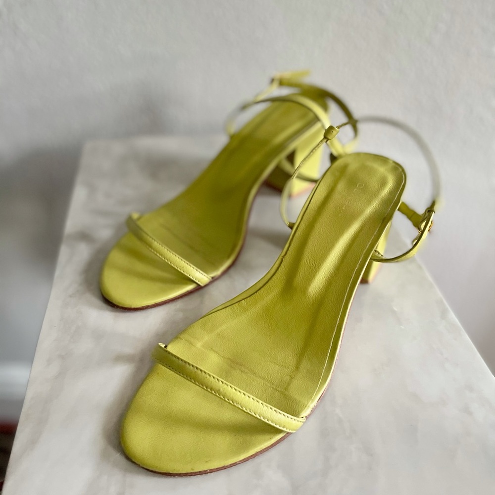 SOLD  🍐🍐 Chartreuse block heel sandals